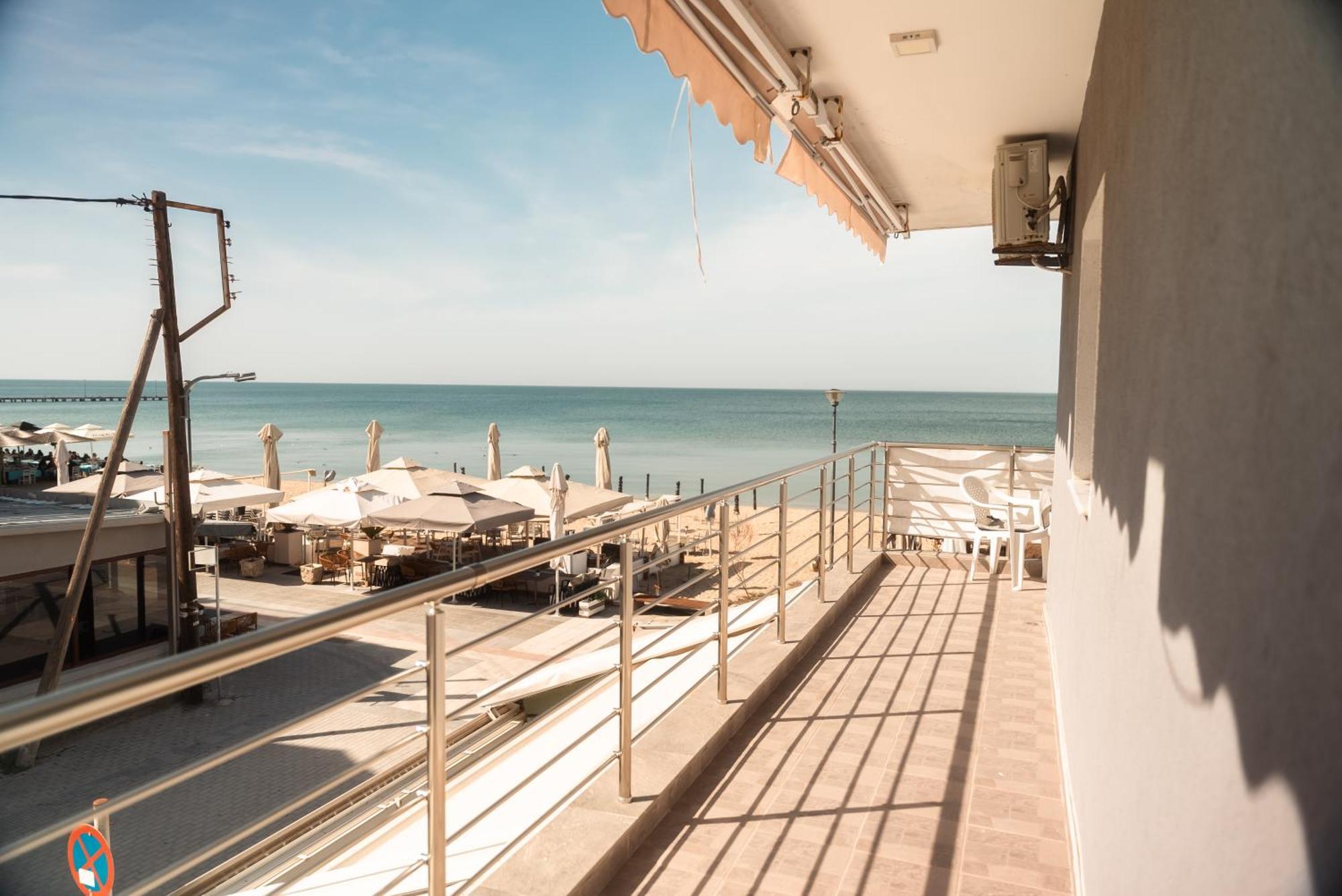 Aktis Sea View Studios Peraía Екстериор снимка