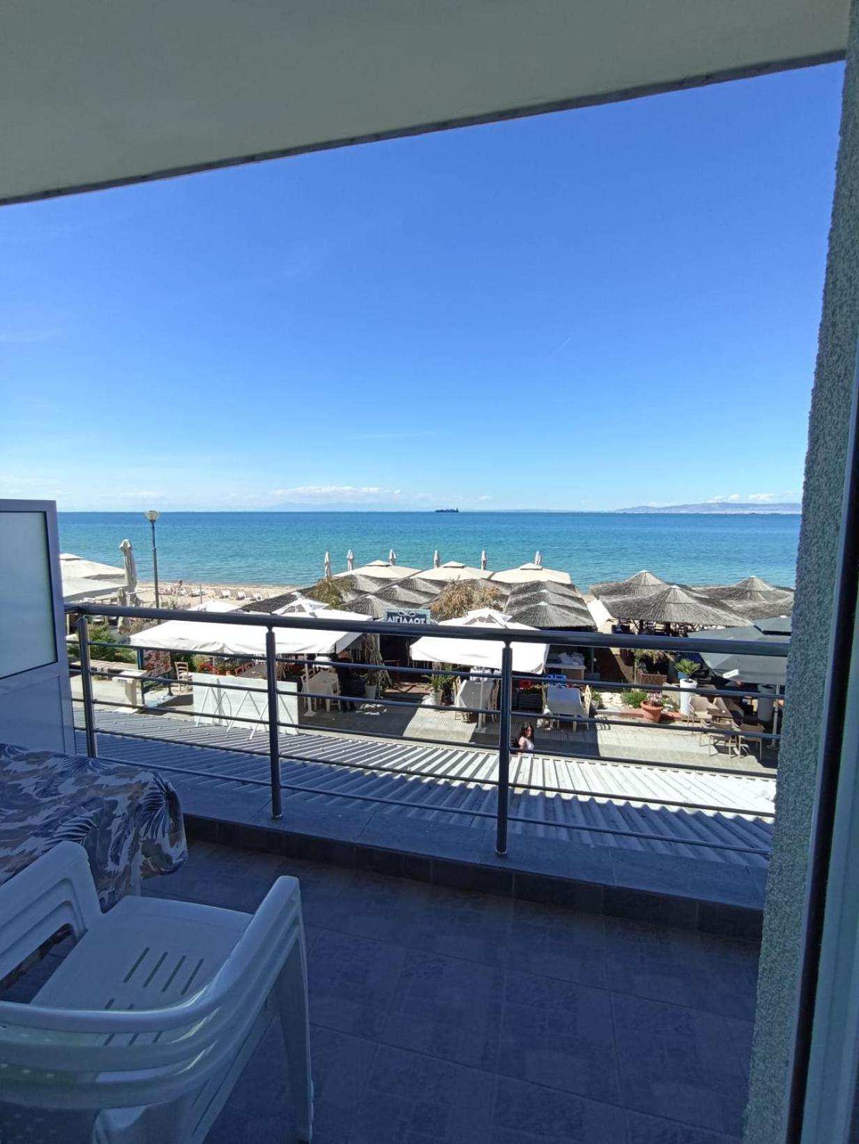 Aktis Sea View Studios Peraía Екстериор снимка